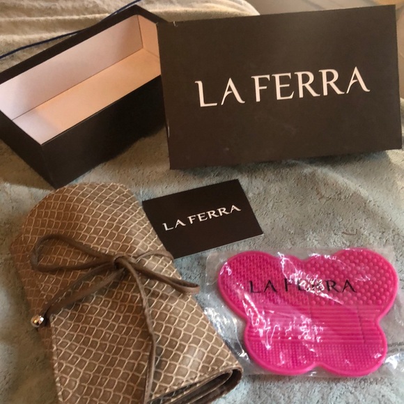 COPY - La Ferra Pro Makeup Brush Set w/ Soft Leat… - Picture 8 of 8